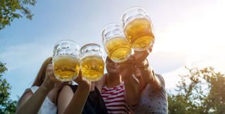 Celebra el Día Internacional de la Cerveza con un buen brindis