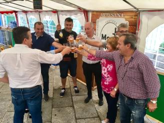Vilanova rinde culto a la cerveza artesana con puestos de degustación, música y danza
