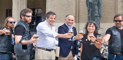 La campaña ‘En la carretera, cerveza SIN’ termina su gira en la Plaza del Pilar