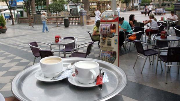 CC OO se manifiesta contra la explotación en la hostelería y Horeca le reta a que denuncie