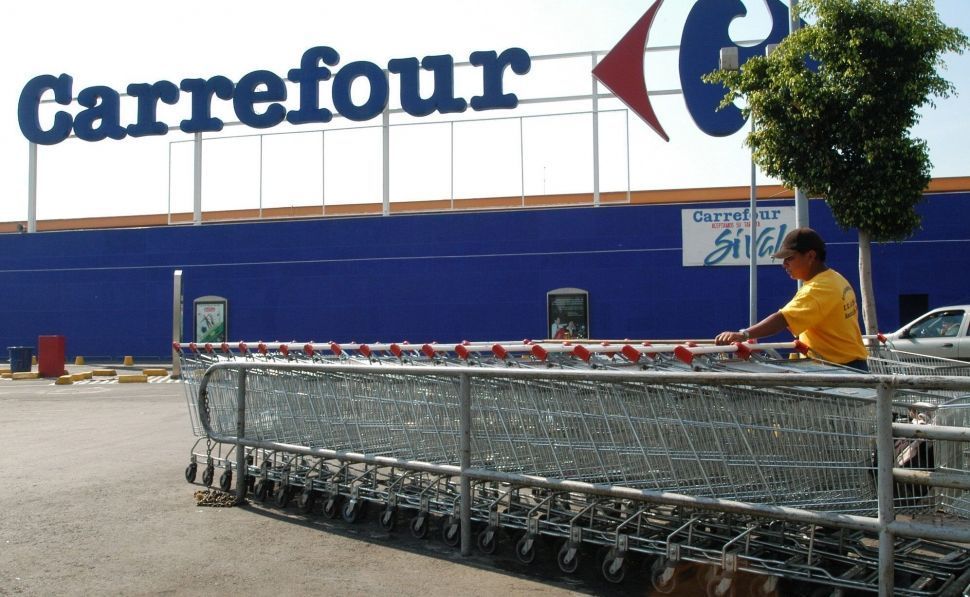 Carrefour baja precios en medio mundo en pleno desplome bursátil