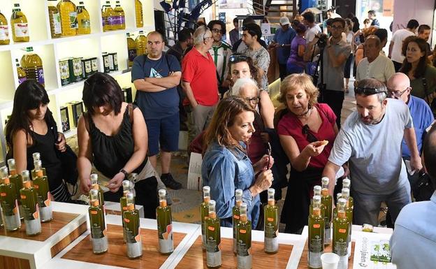El Centro del Olivar comienza a presentar sus aceites de extracción temprana