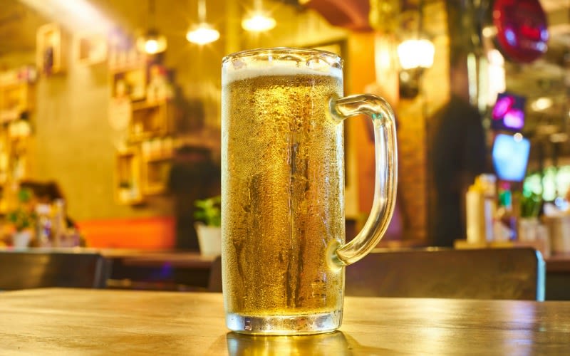 Estas son las razones por las cuales no debes pedir que te sirvan la cerveza en un vaso congelado