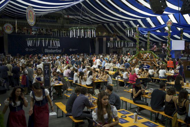 El Oktoberfest lleva Madrid de cerveza y gastronomía alemana