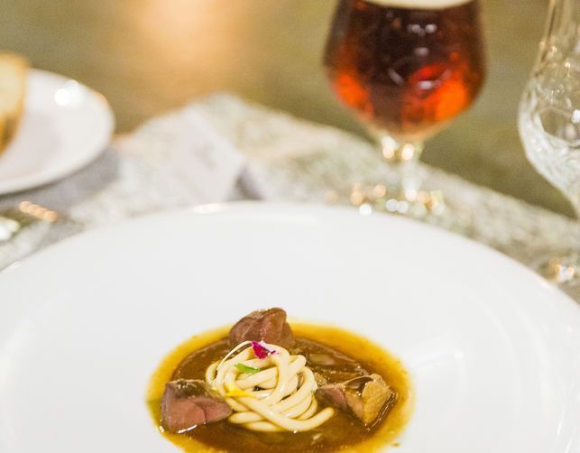 “Noche Alhambra”: Cerveza y alta cocina en el restaurante La Cabaña Buenavista