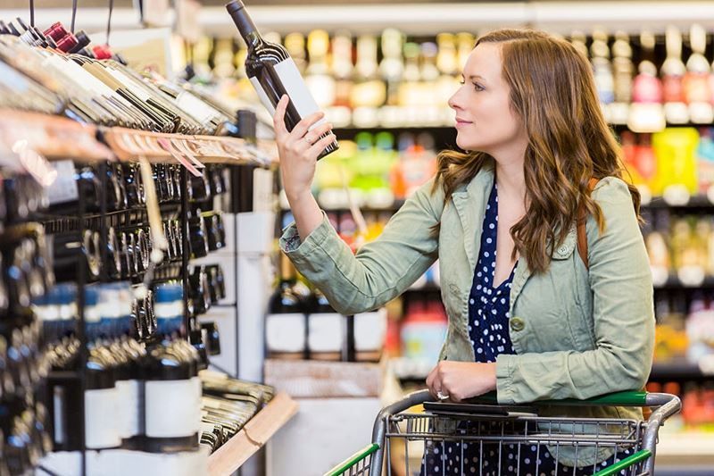 La botella de vidrio de 75cl. el envase preferido para comprar vino en España