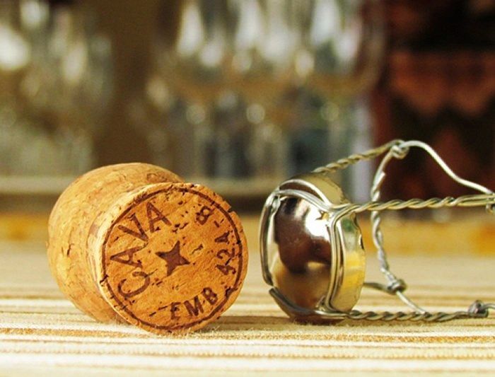 ¿Qué significa el símbolo de la estrella en los tapones del Cava?