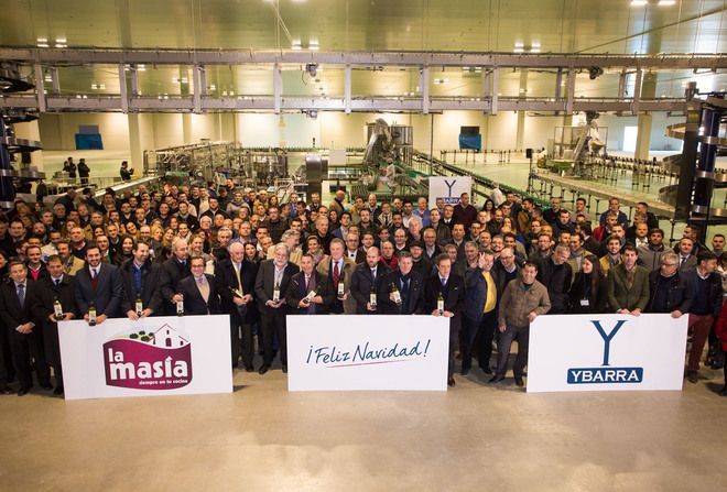 Ybarra activa una nueva línea de envasado de aceite «en la fábrica más moderna de Europa»