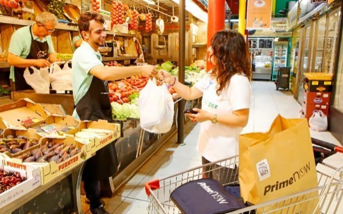 Amazon negocia aliarse con mercados para impulsar la venta de alimentación