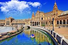 Buen clima, precios muy jugosos, tapas, fabricación artesana… Sevilla se convierte en el destino más elegido para el consumo de cerveza