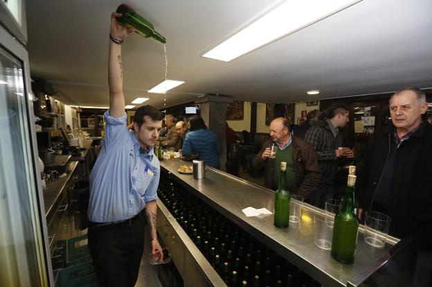 El precio de la botella de sidra marca un nuevo récord y llega a los 2,90 euros