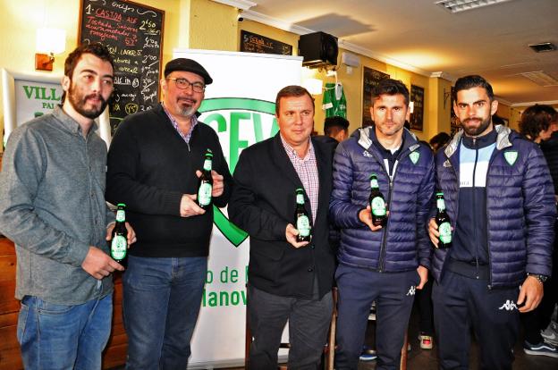 El Villanovense presenta ‘Villana’, su propia cerveza artesanal