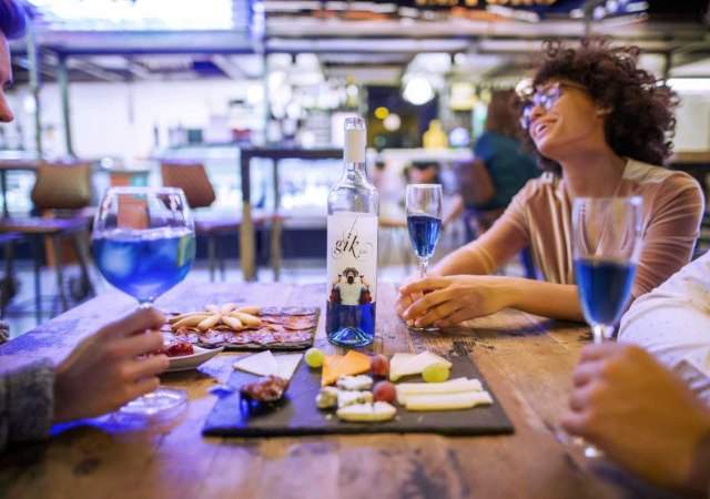 España marca tendencia con su vino azul: el dinero está en el alcohol dulce
