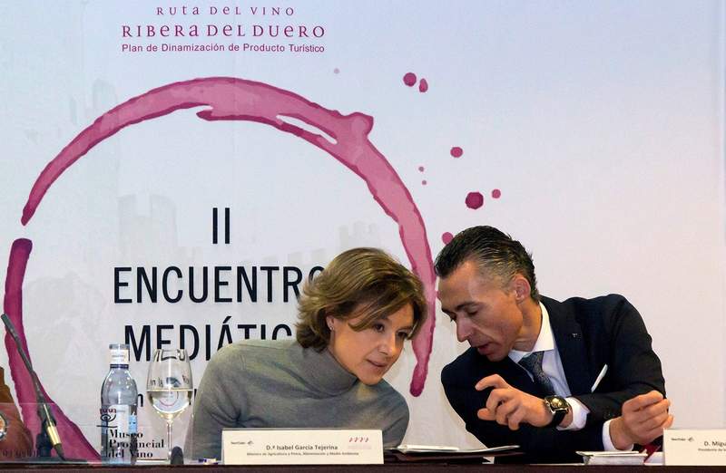 Tejerina destaca el potencial económico de la industria del vino en la comunidad