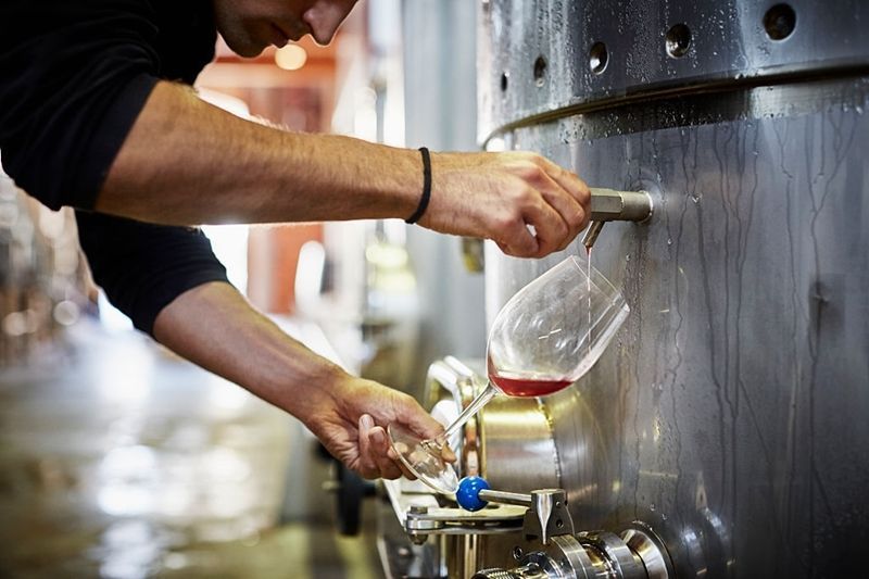 Más de la mitad del vino que exporta España es a granel