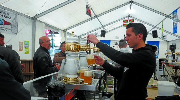 Antxo acoge la III Muestra de productores de cerveza artesanal