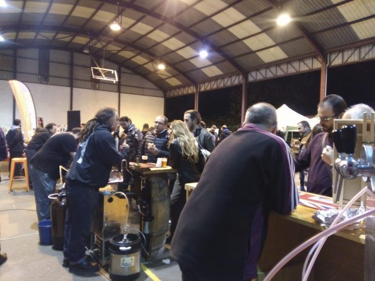 Alto nivel y mucho público en la I Muestra de Cerveza Artesana de Las Regueras