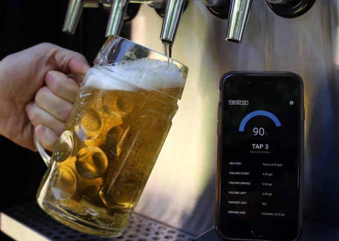 Controlar el contenido de un barril de cerveza con el dispositivo inteligente Kegtron