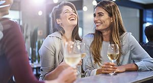 El consumo de vino blanco crece un 7% y el 45,8% de los jóvenes ya lo elige frente al tinto