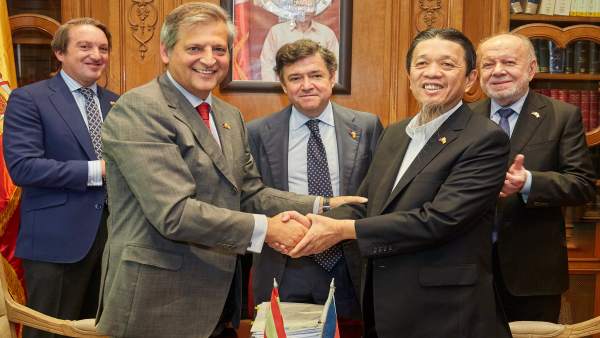 El empresario filipino Lucio Co entra en el capital de las bodegas Williams & Humbert de Jerez de la Frontera