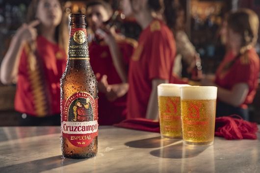 Las nuevas etiquetas de Cruzcampo cobran vida, gracias al Mundial