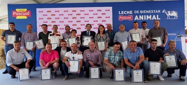 Calidad Pascual certifica todas sus granjas con el sello de bienestar animal de AENOR