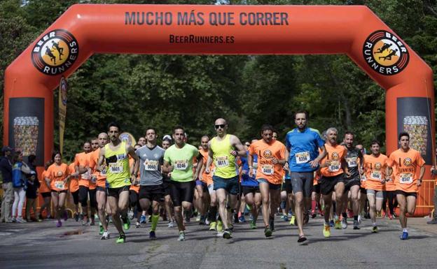Una cerveza como recompensa a una carrera solidaria