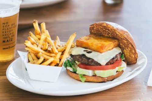 AmRest adquiere la cadena de hamburguesas premium Bacoa