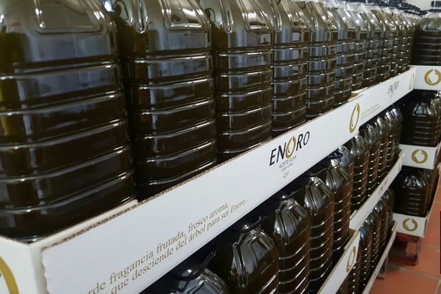 Los aceituneros españoles buscan salidas en el aceite de oliva acosados por los aranceles de Trump