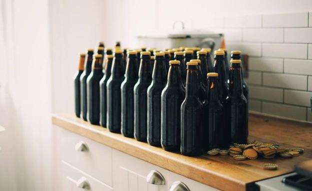 La calle Argumosa acoge la primera feria para promocionar la cerveza artesana
