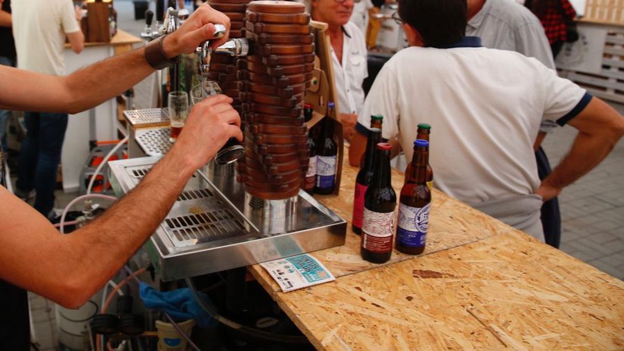 Once artesanos traen a Viveiro desde mañana casi 80 tipos de cerveza, música y comida de rúa