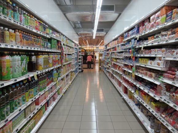 Los ‘súper’ de la costa, los beneficiados de que se vacíen las ciudades en verano