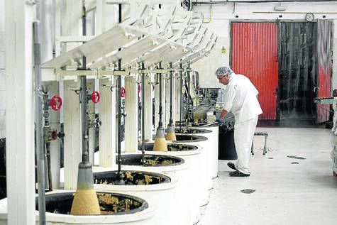 Lacasa inicia la producción del turrón navideño y aumenta su plantilla en 150 trabajadores