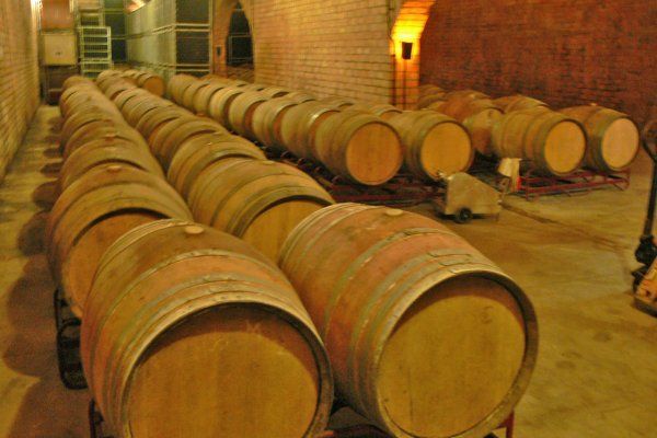 El stock de vino y mosto s.c. se quedó en 30,1 Mhl al final de la campaña 2017/18