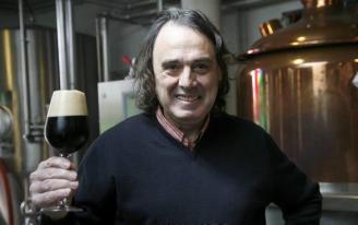 El carcagentino que fabrica la mejor cerveza de Menorca.