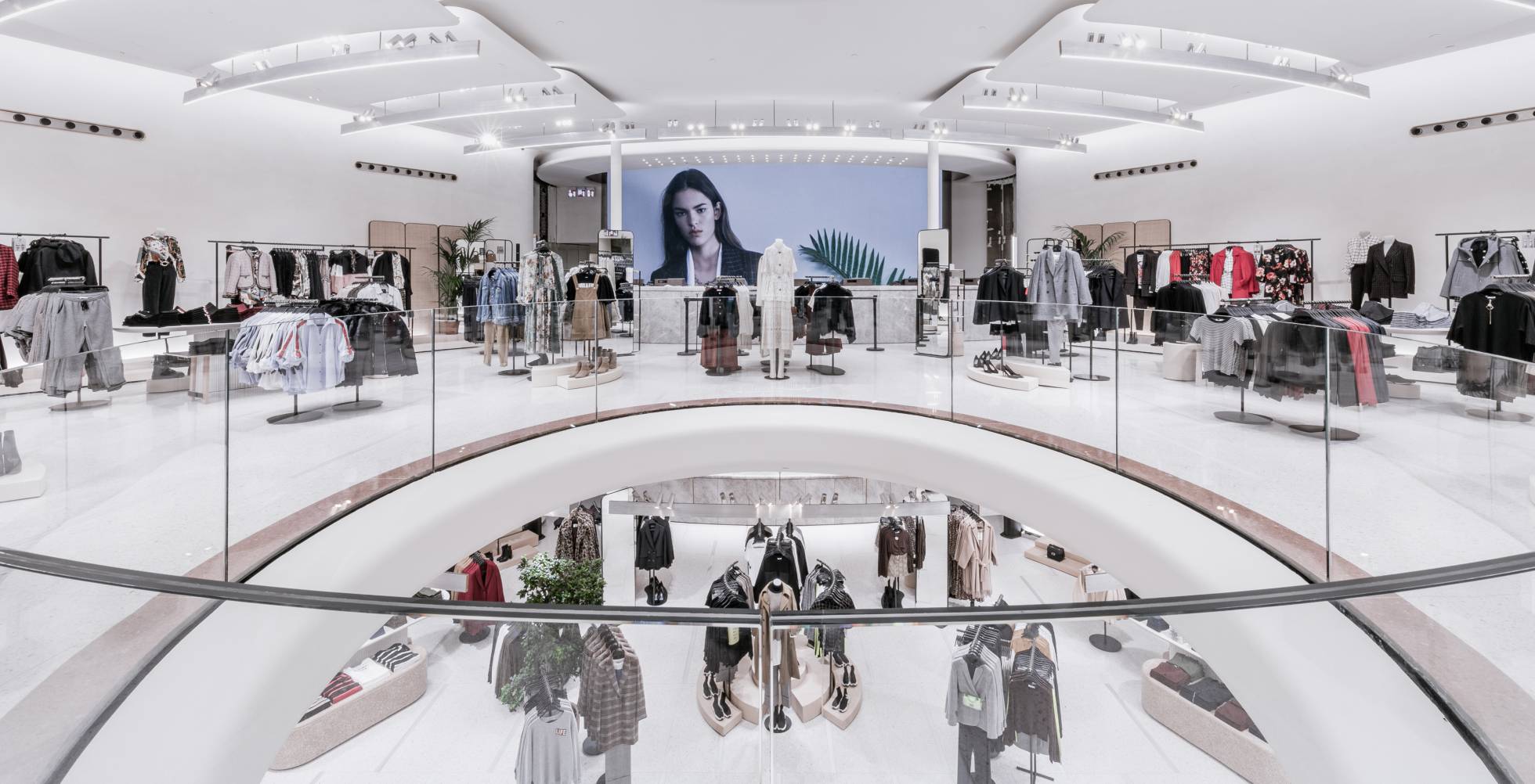 Del clic al paquete en ocho minutos: así es el modelo integrado de Inditex