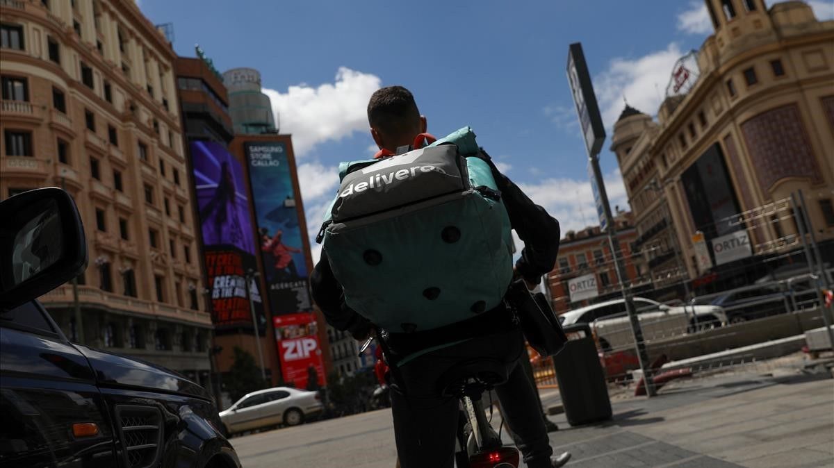 Inspección de Trabajo en Alicante considera que los ‘riders’ de Deliveroo son falsos autónomos