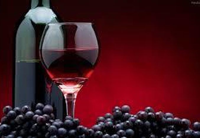 Los españoles aún gastan más en vino que en cerveza
