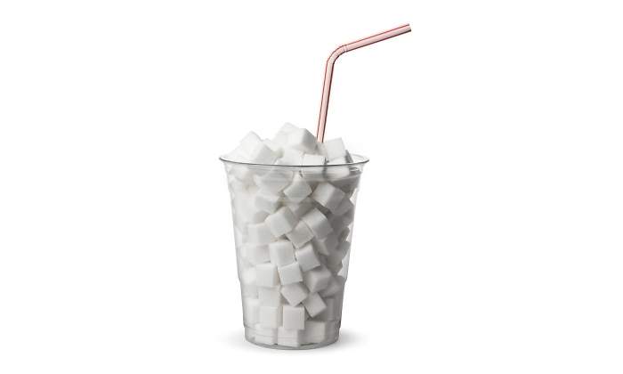 Sanidad imita a Cataluña y estudia implantar un impuesto a los refrescos