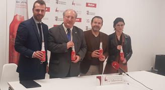 Esta es la botella de cerveza que conmemora el VIII Centenario de la Universidad