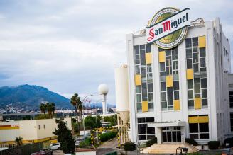 San Miguel organiza catas experimentales en la fábrica de Málaga