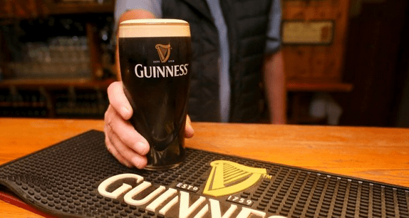 La cerveza irlandesa Guinness, bajo presión por el Brexit