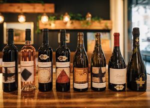 El chef Javi Estévez y Bodegas San Valero crean Vino con Corazón