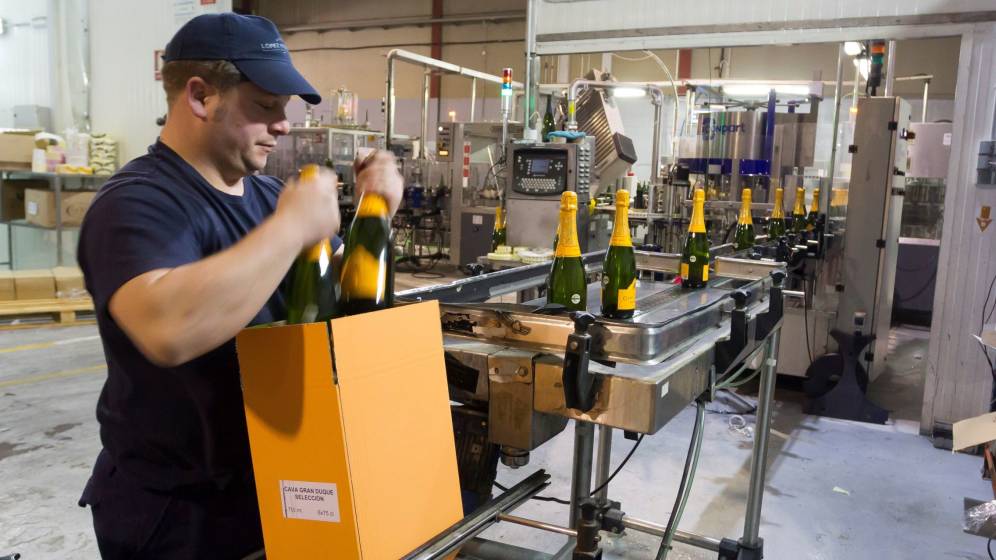 Extremadura se rebela contra la restricción al cava y en Cataluña se empiezan a hartar