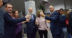 Bodegas Luzón apoya el lanzamiento del vino elaborado por los estudiantes de la UPCT