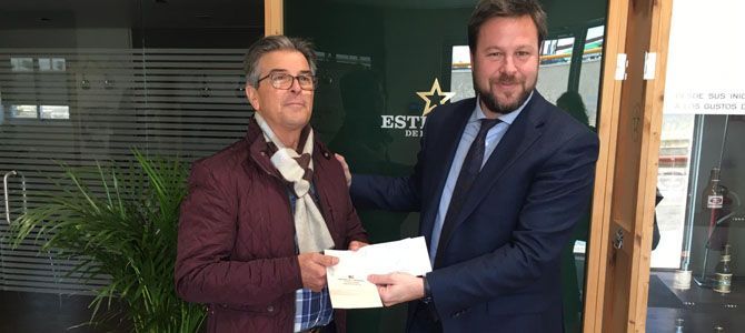 Estrella de Levante dona 2.000 € a Columbares gracias a la ‘Cerveza de Navidad’