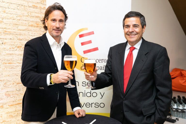 La cerveza: fuente de felicidad compartida