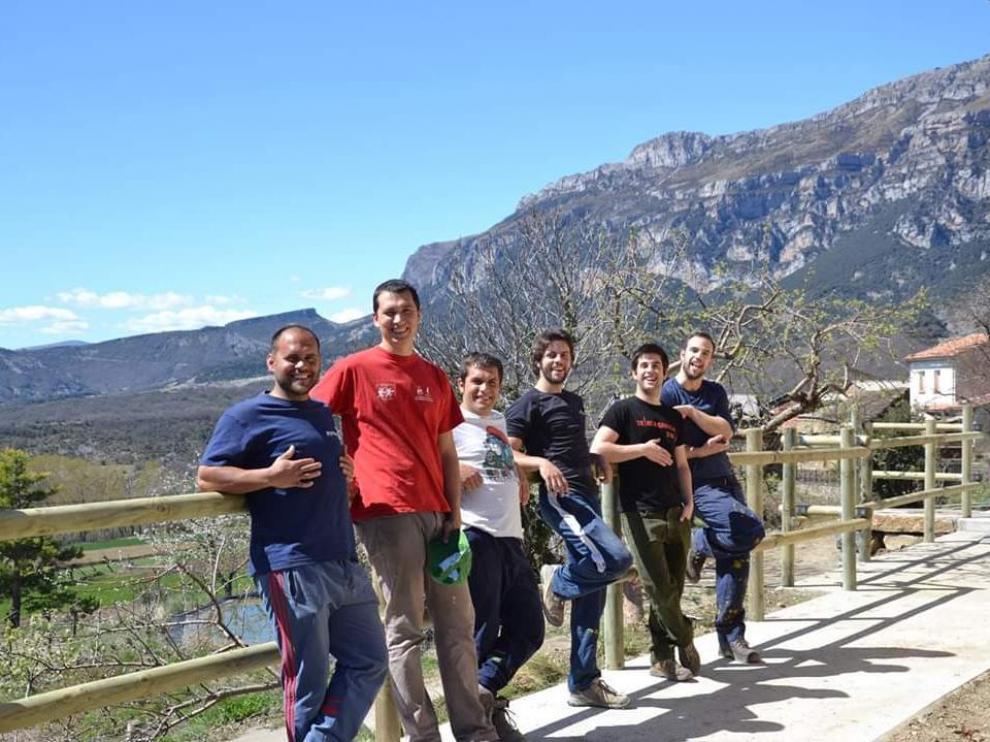 Seis emprendedores del Pirineo lanzan al mercado la primera sidra aragonesa
