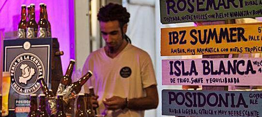 La plaza de Jesús acoge la primera Feria del Barril de cerveza