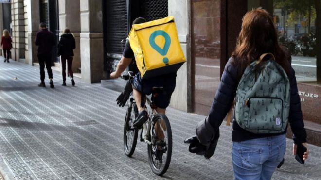 Los repartidores de comida a domicilio entran en el convenio de hostelería.